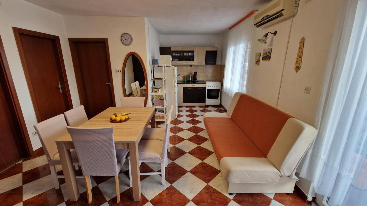 Apartments With A Parking Space Mavarstica, Ciovo - 12435 Trogir Zewnętrze zdjęcie